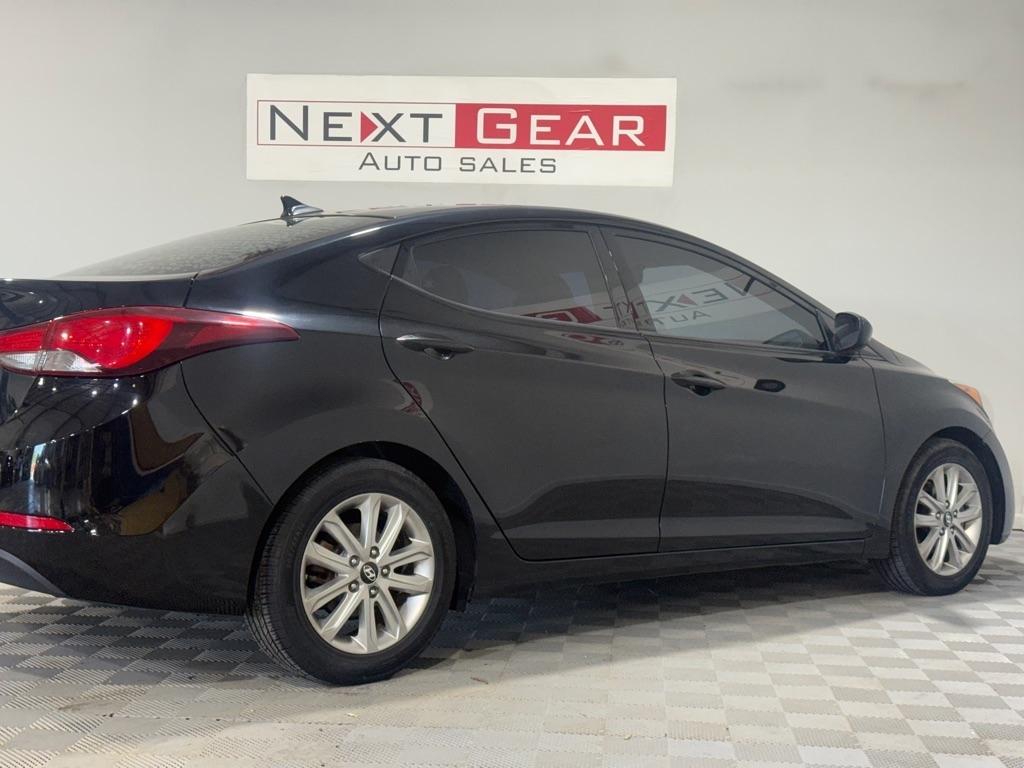 Hyundai Elantra SE 6AT 2015