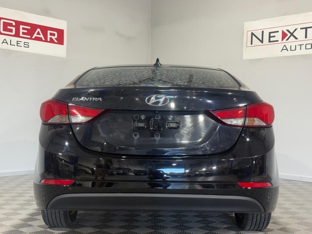 Hyundai Elantra SE 6AT 2015