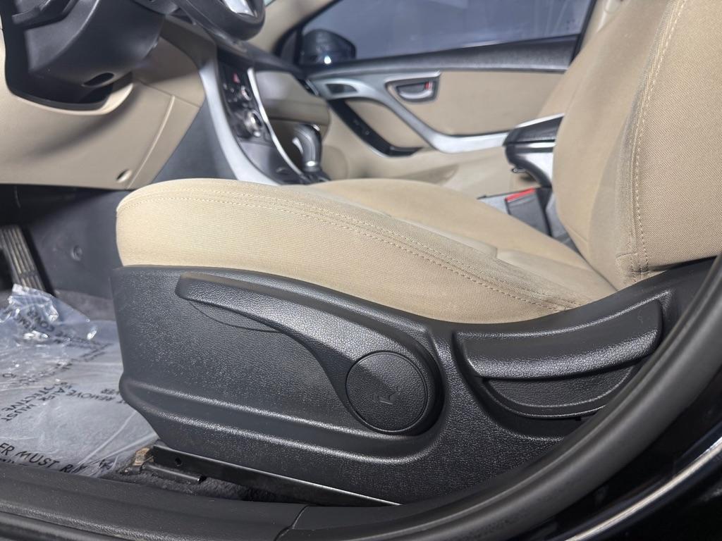 Hyundai Elantra SE 6AT 2015