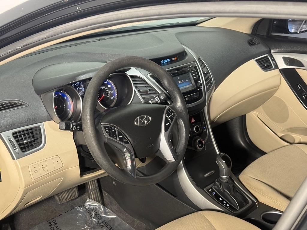 Hyundai Elantra SE 6AT 2015