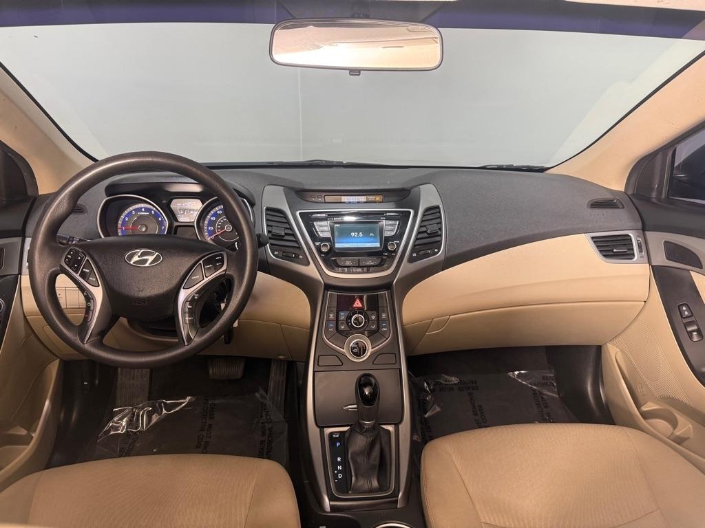 Hyundai Elantra SE 6AT 2015