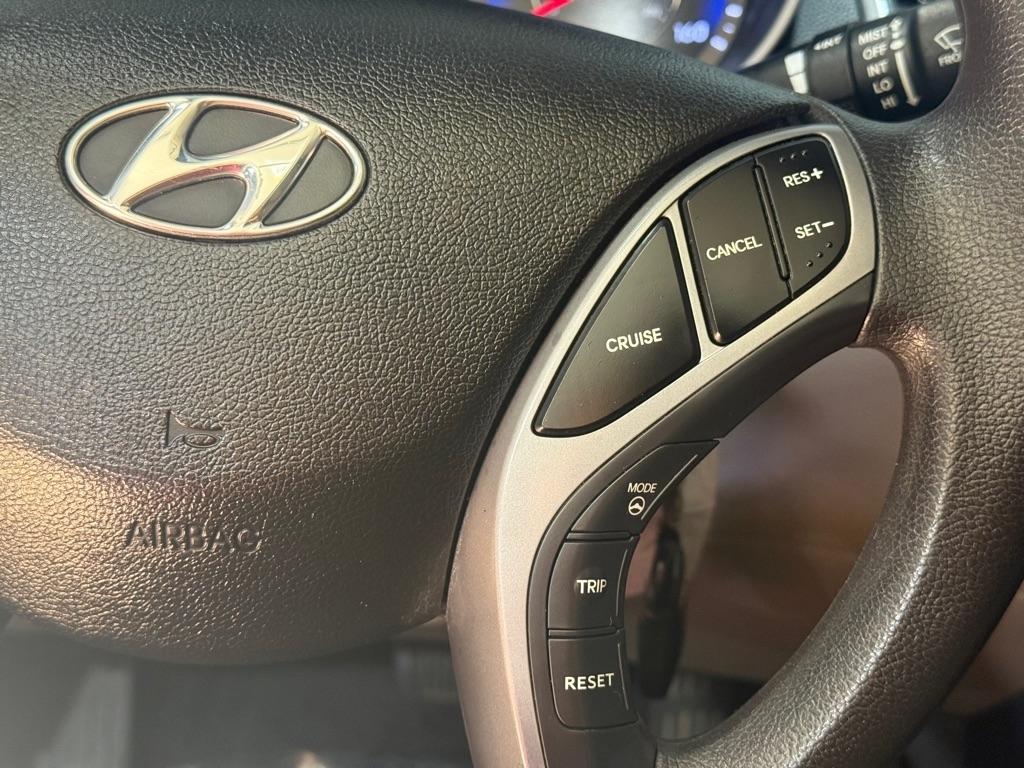 Hyundai Elantra SE 6AT 2015