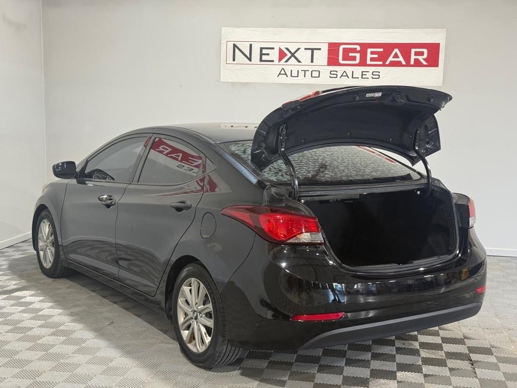 Hyundai Elantra SE 6AT 2015