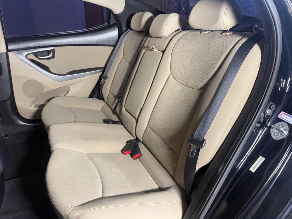 Hyundai Elantra SE 6AT 2015