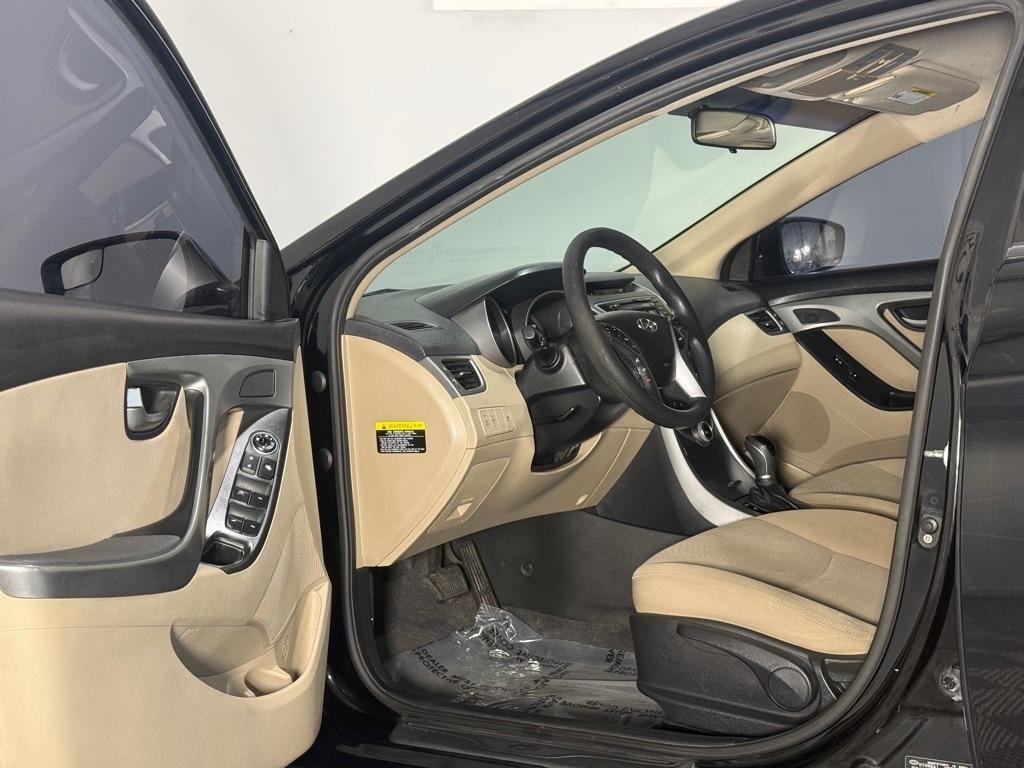 Hyundai Elantra SE 6AT 2015