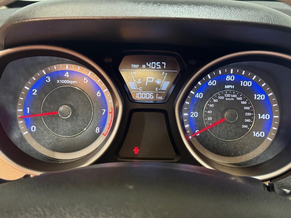 Hyundai Elantra SE 6AT 2015