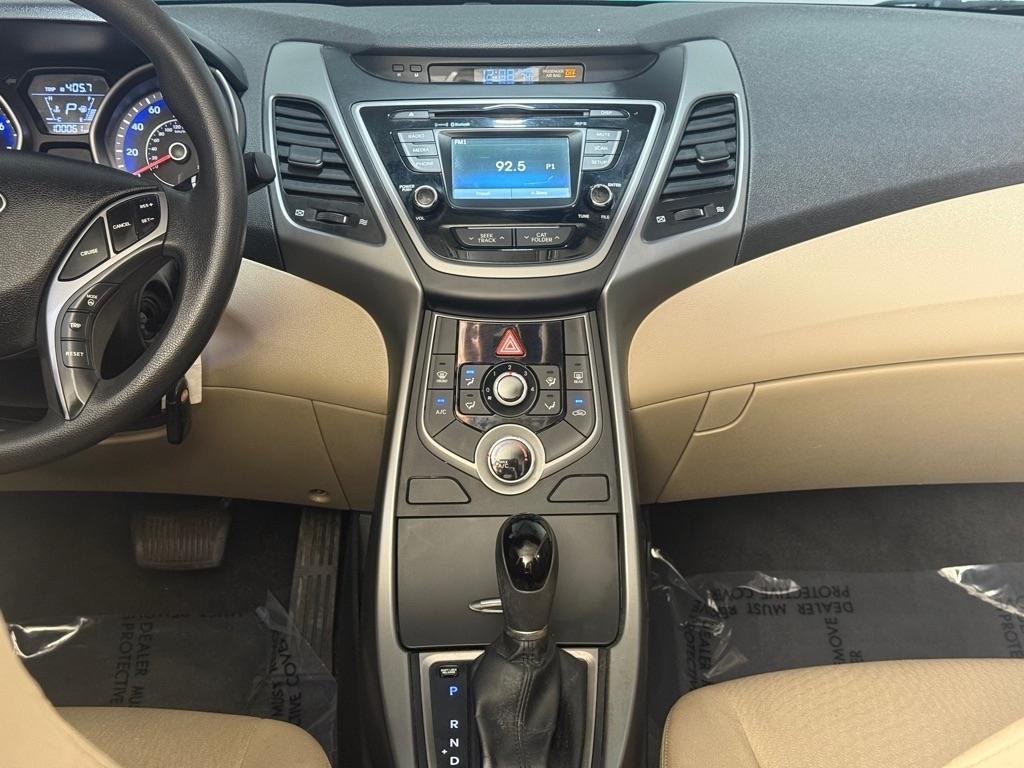Hyundai Elantra SE 6AT 2015