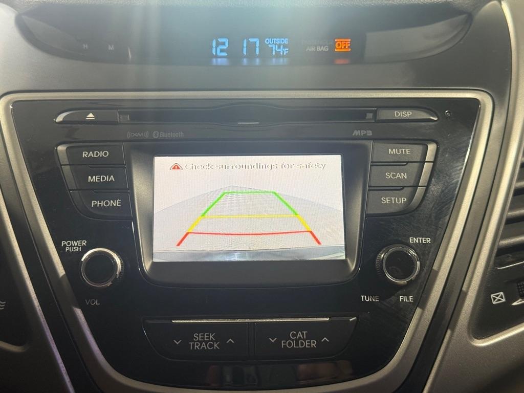 Hyundai Elantra SE 6AT 2015