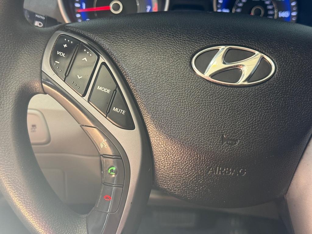 Hyundai Elantra SE 6AT 2015