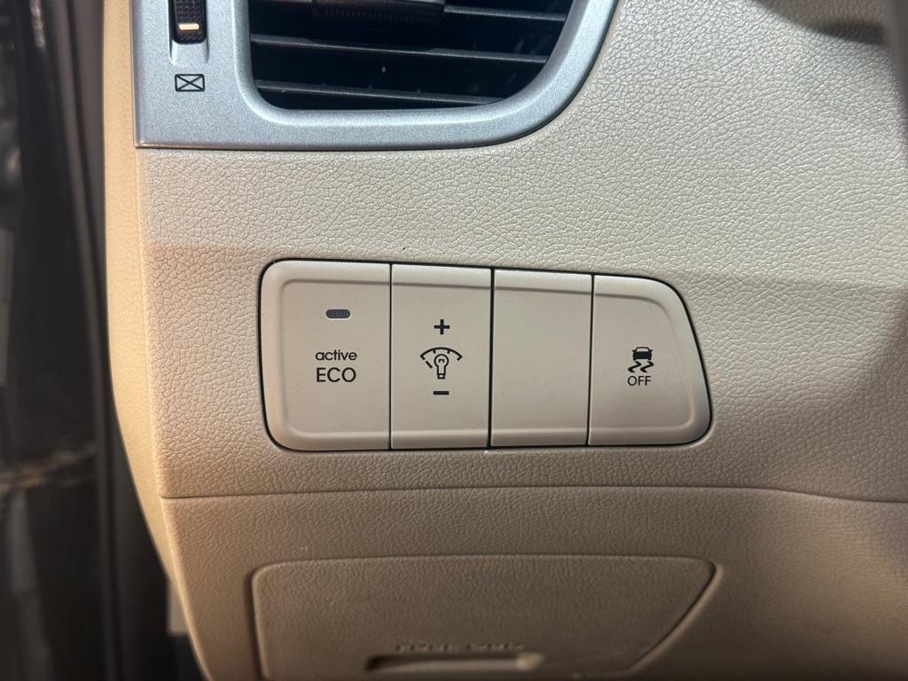 Hyundai Elantra SE 6AT 2015