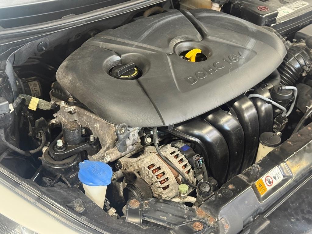 Hyundai Elantra SE 6AT 2015