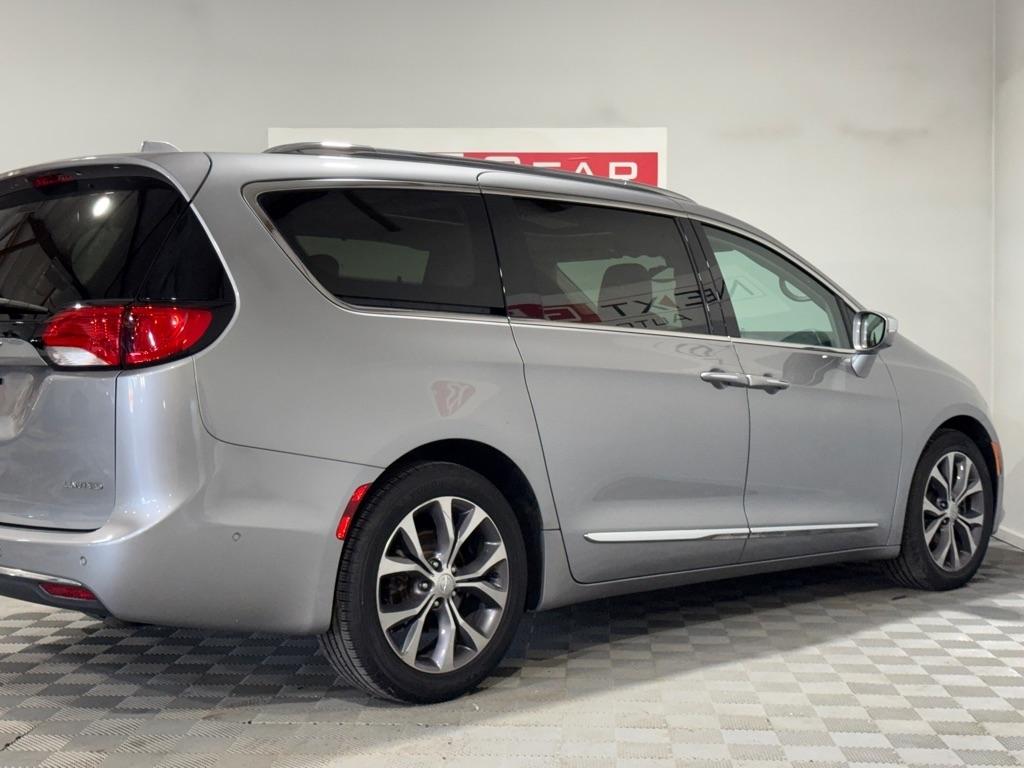 Chrysler Pacifica Limited 2017