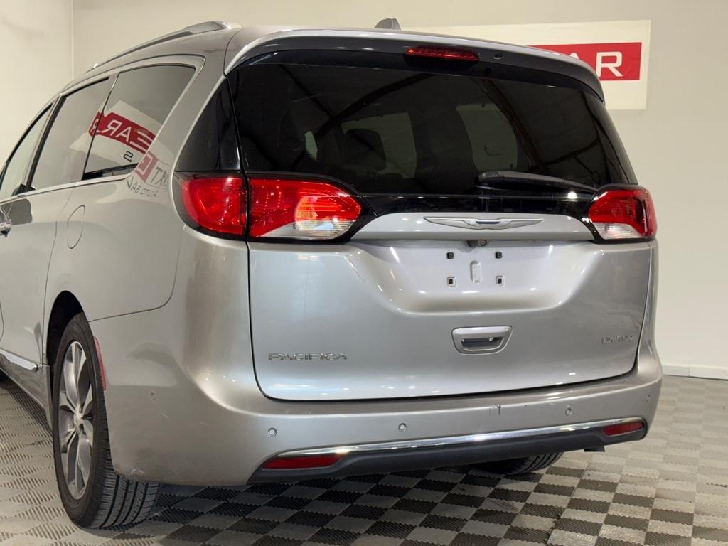 Chrysler Pacifica Limited 2017