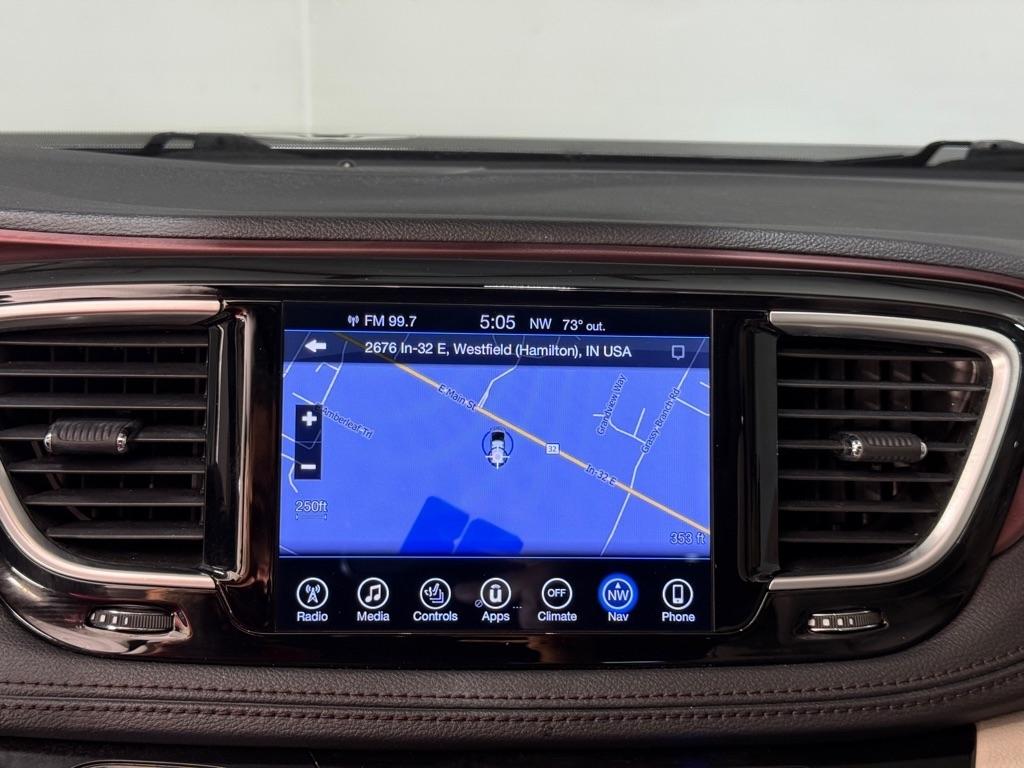 Chrysler Pacifica Limited 2017