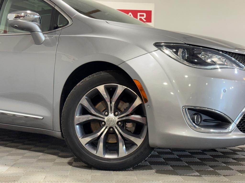 Chrysler Pacifica Limited 2017