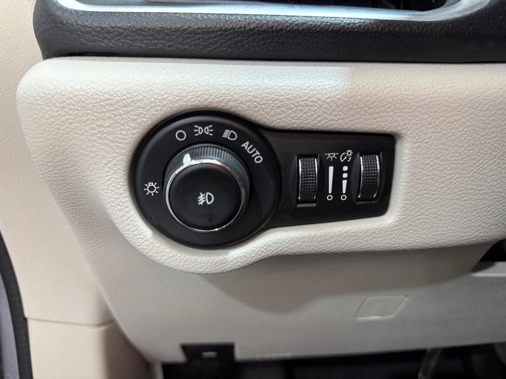 Chrysler Pacifica Limited 2017