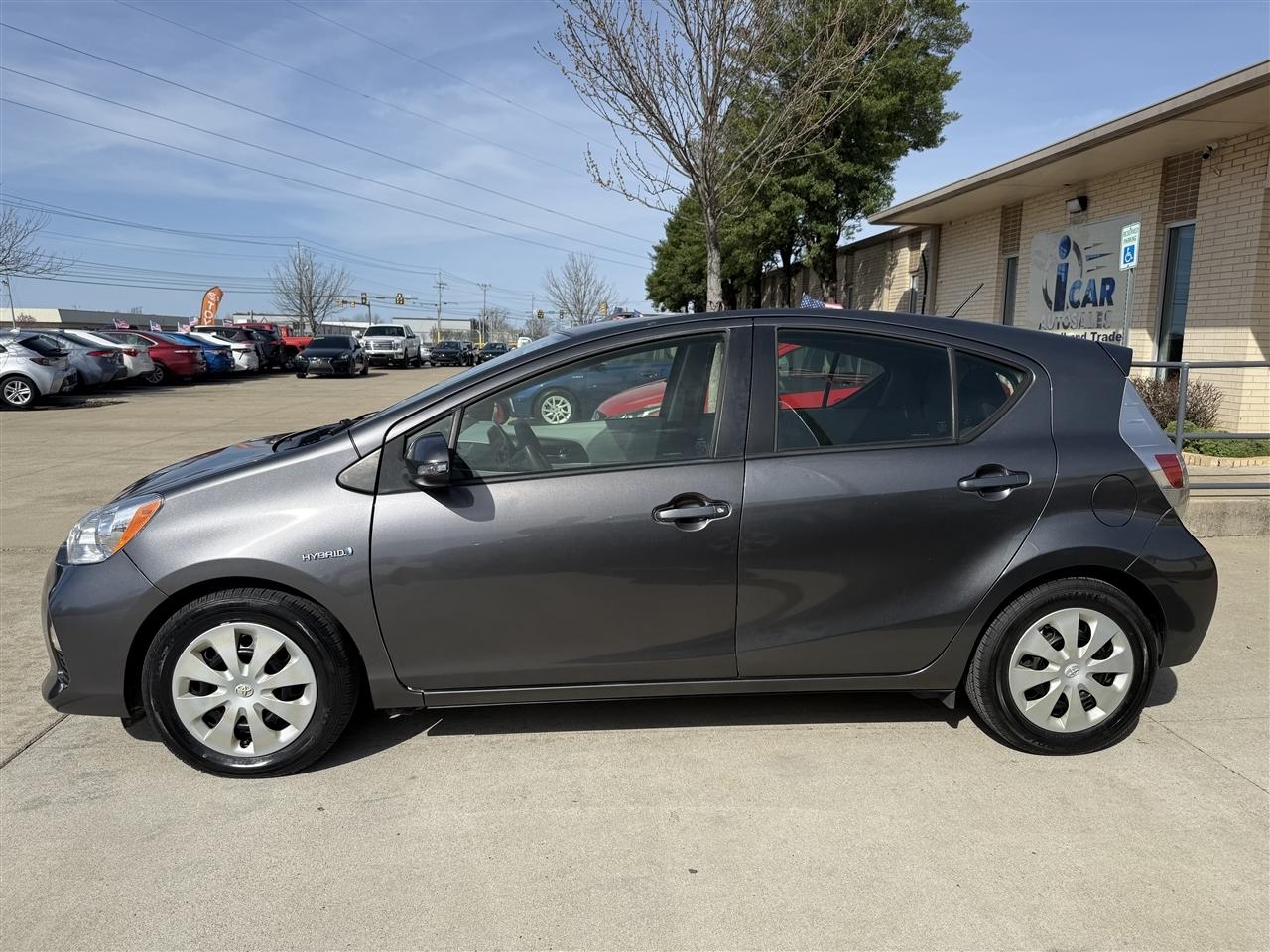 Toyota Prius c One 2012