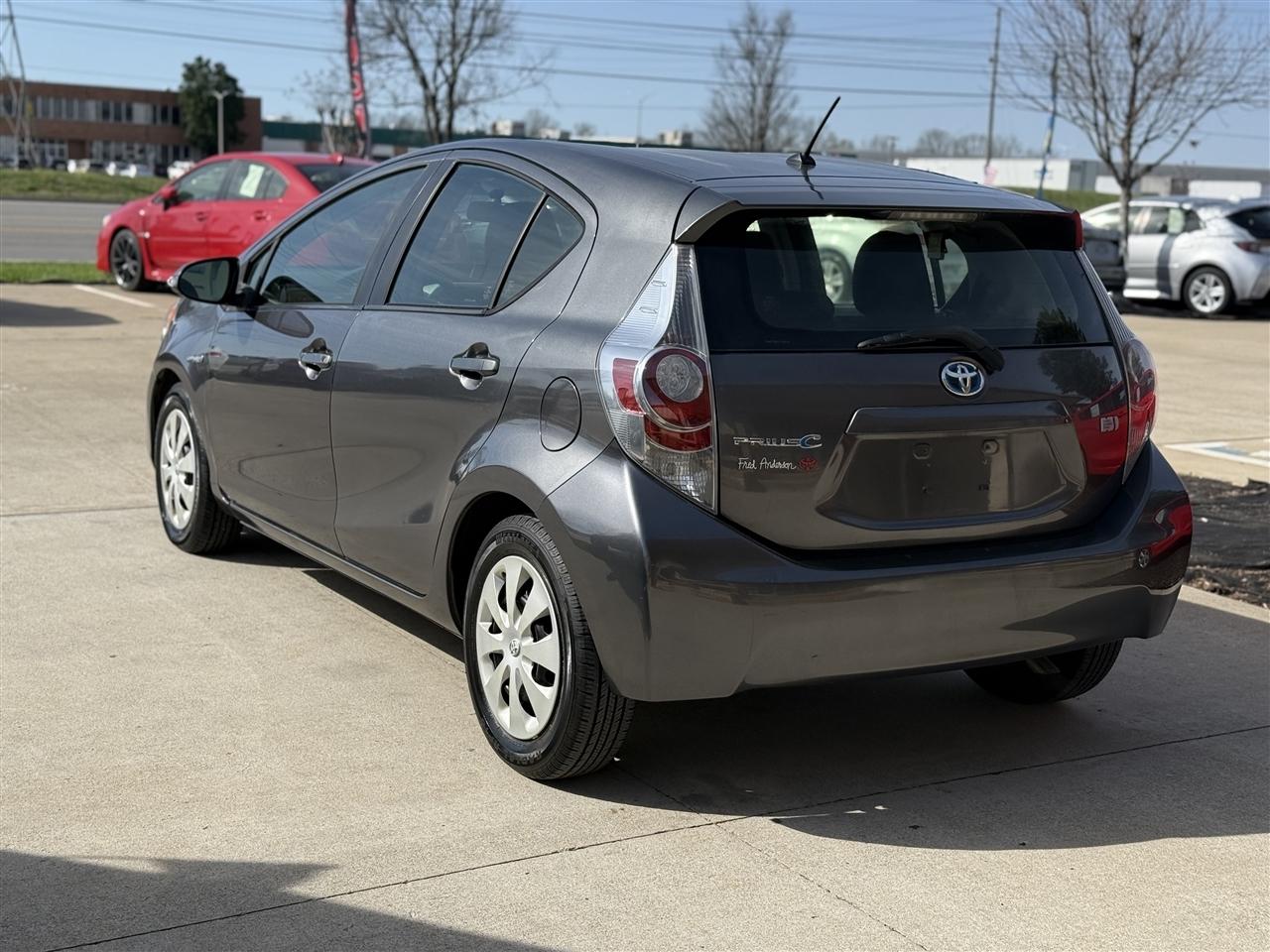 Toyota Prius c One 2012