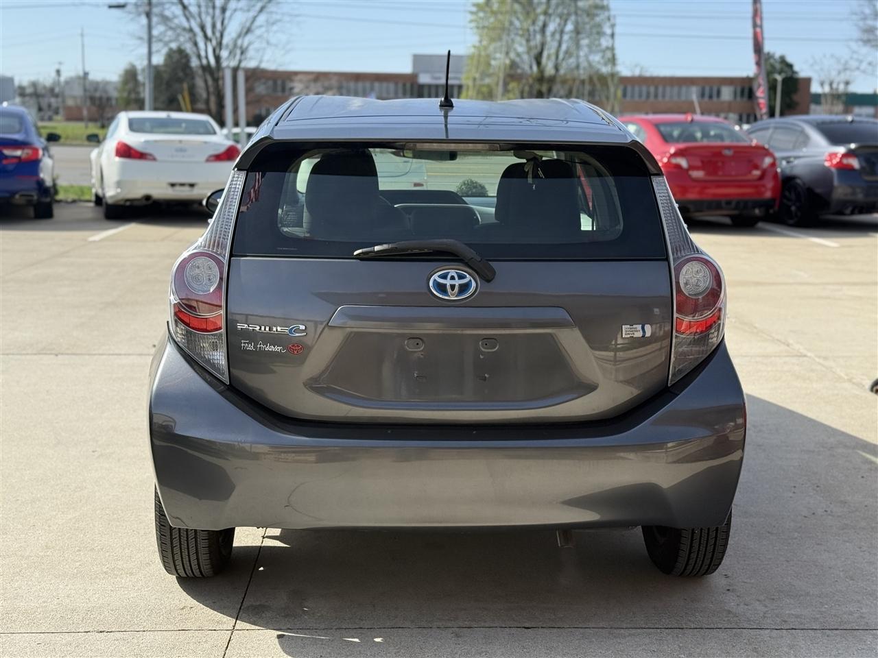 Toyota Prius c One 2012