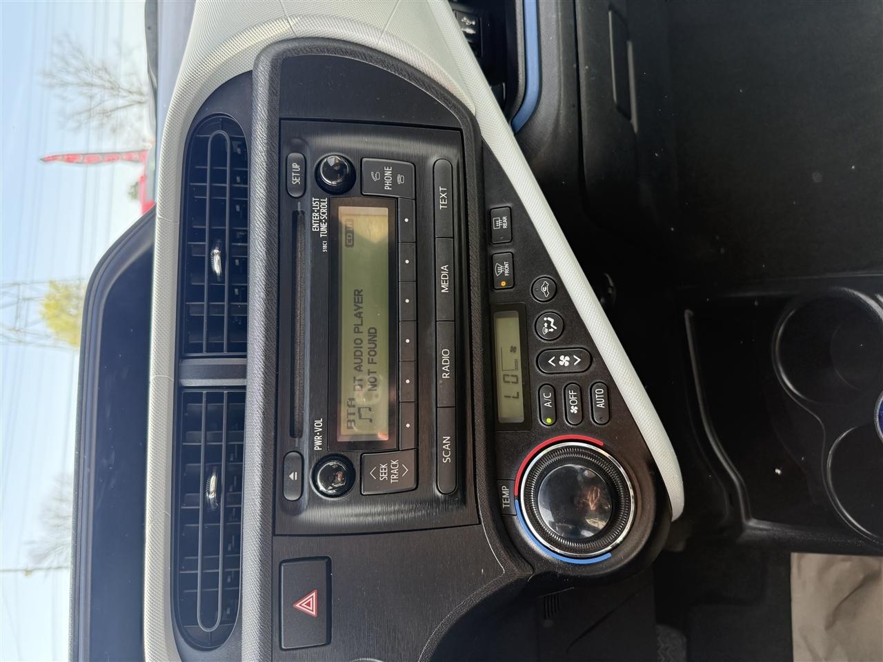 Toyota Prius c One 2012