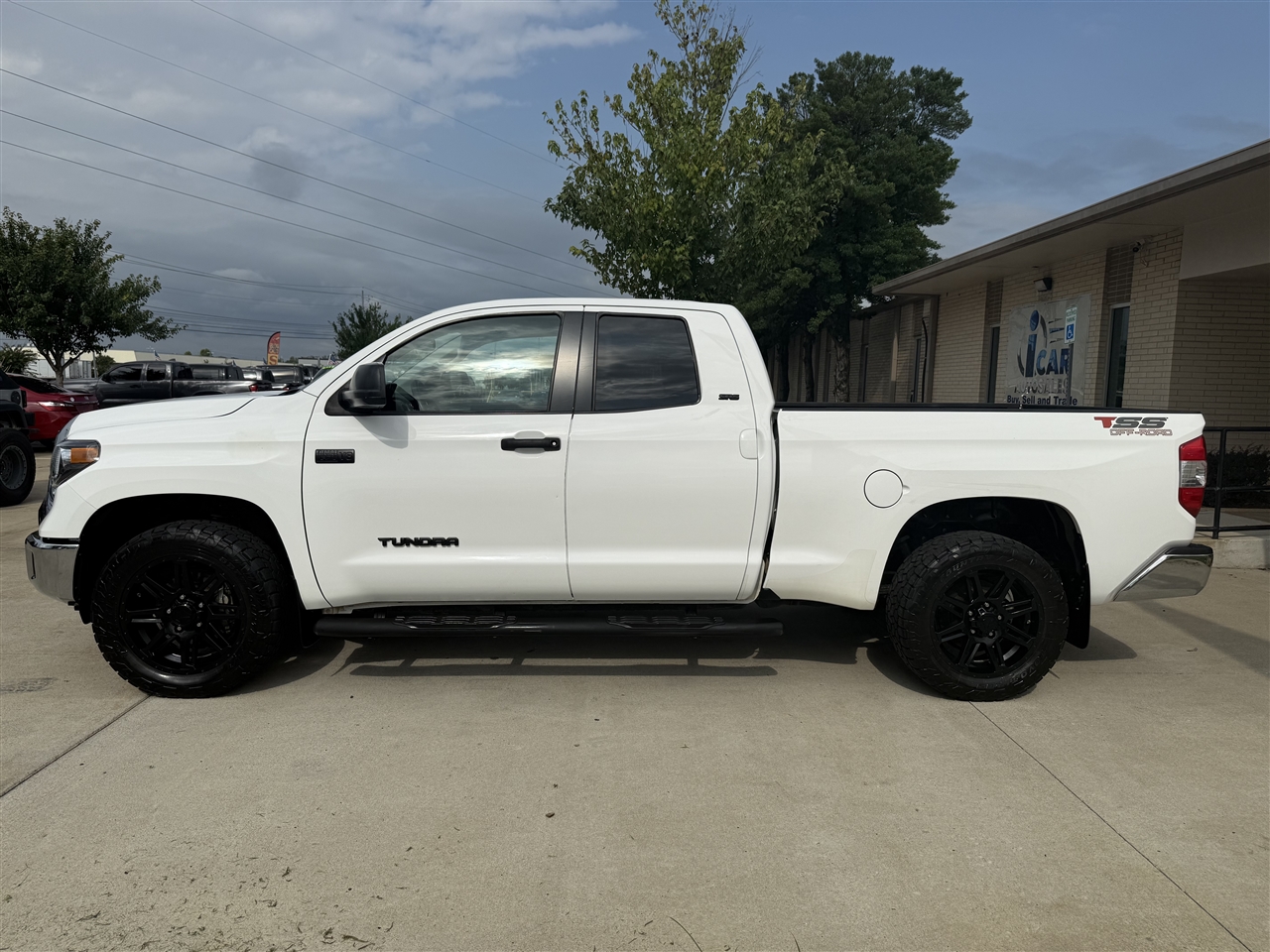 Toyota Tundra SR5 5.7L V8 FFV Double Cab 4WD 2018 Toyota Tundra SR5 5.7L V8 FFV Double Cab 4WD 2018