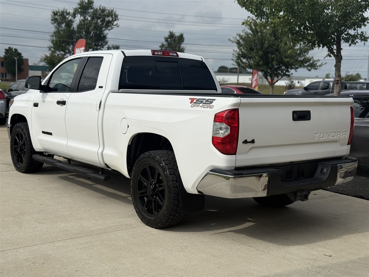 Toyota Tundra SR5 5.7L V8 FFV Double Cab 4WD 2018 Toyota Tundra SR5 5.7L V8 FFV Double Cab 4WD 2018