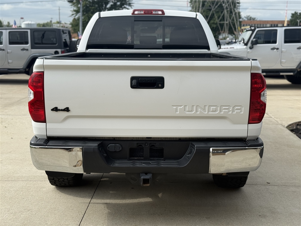 Toyota Tundra SR5 5.7L V8 FFV Double Cab 4WD 2018 Toyota Tundra SR5 5.7L V8 FFV Double Cab 4WD 2018