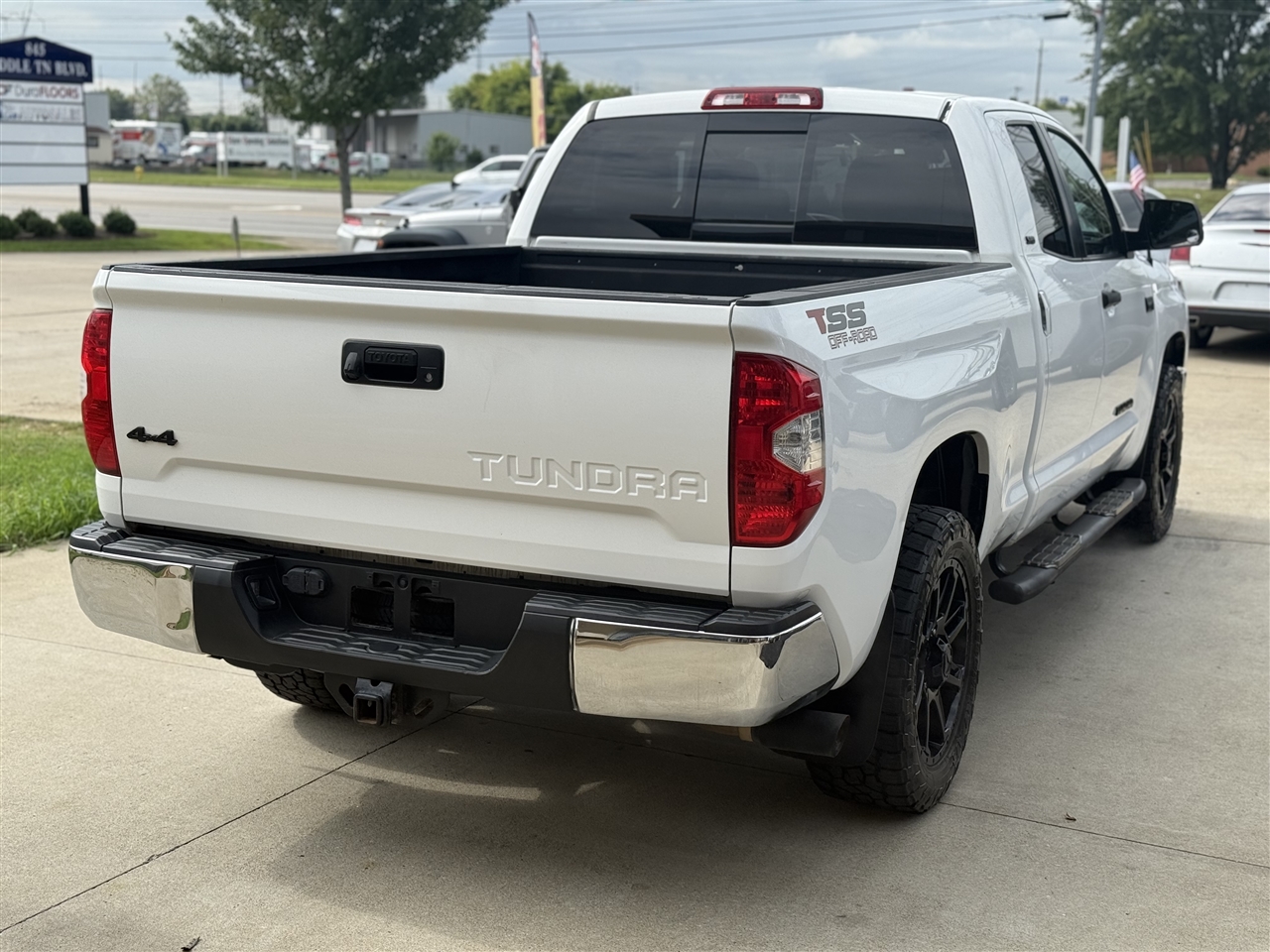 Toyota Tundra SR5 5.7L V8 FFV Double Cab 4WD 2018 Toyota Tundra SR5 5.7L V8 FFV Double Cab 4WD 2018