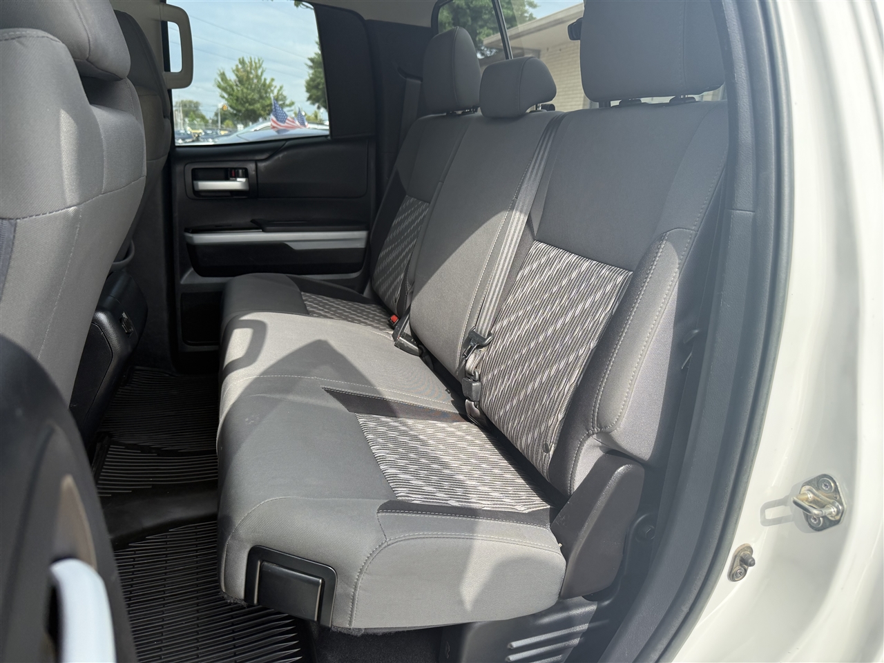 Toyota Tundra SR5 5.7L V8 FFV Double Cab 4WD 2018 Toyota Tundra SR5 5.7L V8 FFV Double Cab 4WD 2018