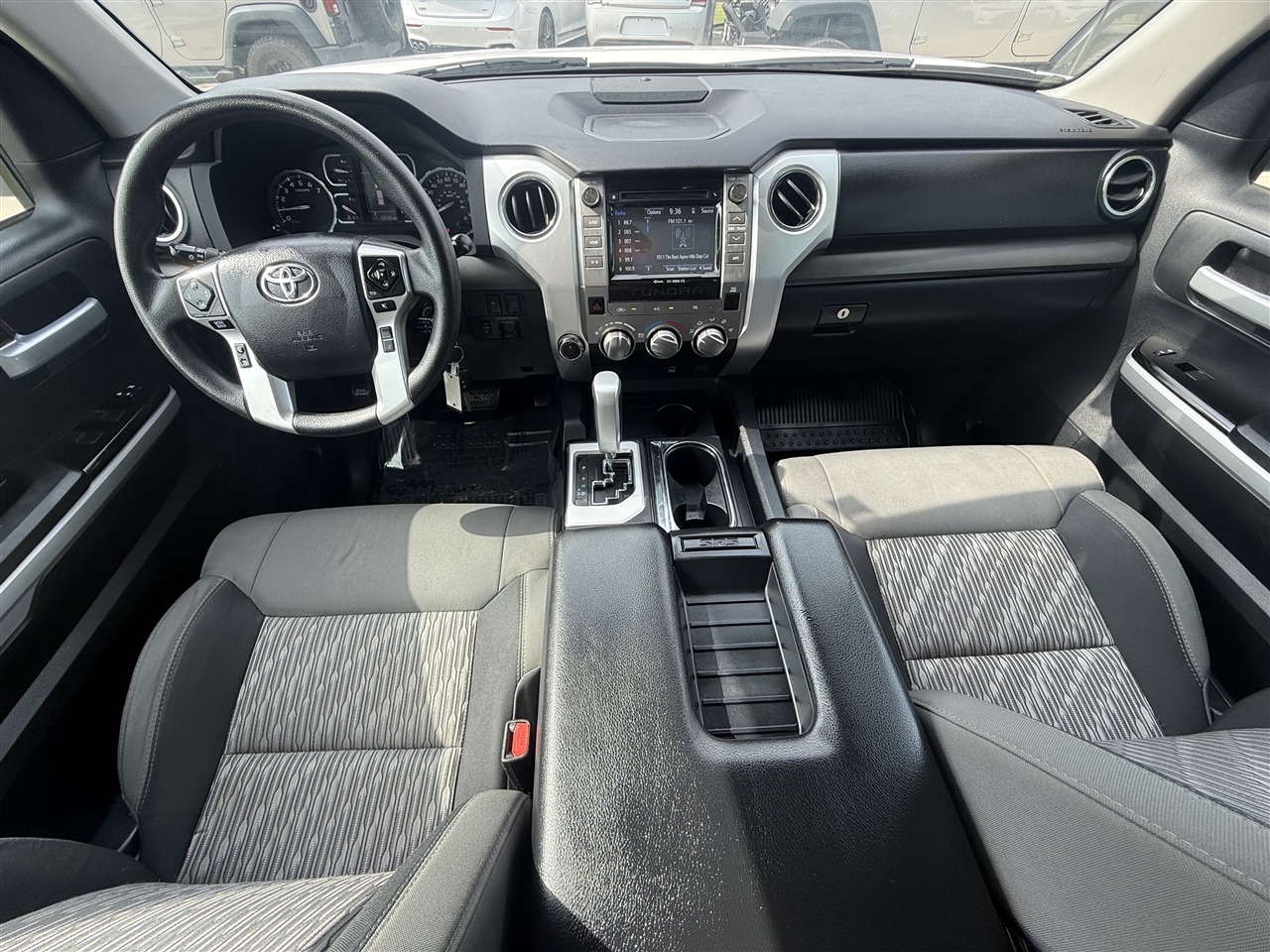 Toyota Tundra SR5 5.7L V8 FFV Double Cab 4WD 2018 Toyota Tundra SR5 5.7L V8 FFV Double Cab 4WD 2018