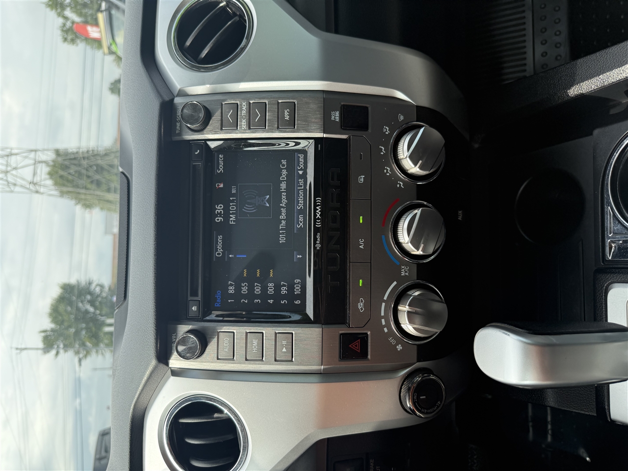 Toyota Tundra SR5 5.7L V8 FFV Double Cab 4WD 2018 Toyota Tundra SR5 5.7L V8 FFV Double Cab 4WD 2018