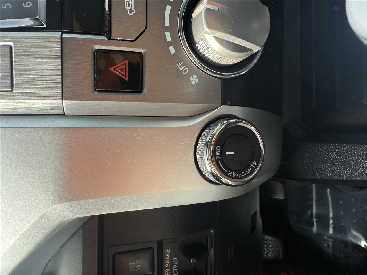 Toyota Tundra SR5 5.7L V8 FFV Double Cab 4WD 2018 Toyota Tundra SR5 5.7L V8 FFV Double Cab 4WD 2018