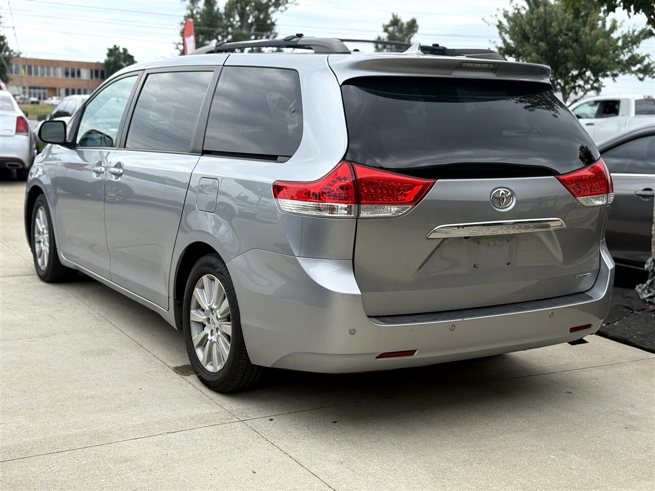 Toyota Sienna XLE 8-Pass V6 2011 Toyota Sienna XLE 8-Pass V6 2011
