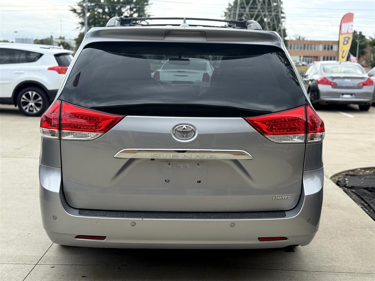 Toyota Sienna XLE 8-Pass V6 2011 Toyota Sienna XLE 8-Pass V6 2011