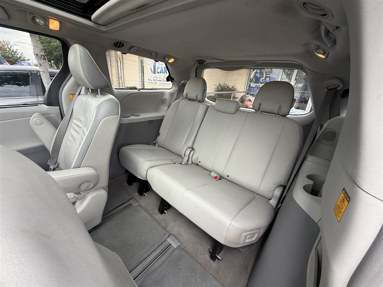 Toyota Sienna XLE 8-Pass V6 2011 Toyota Sienna XLE 8-Pass V6 2011