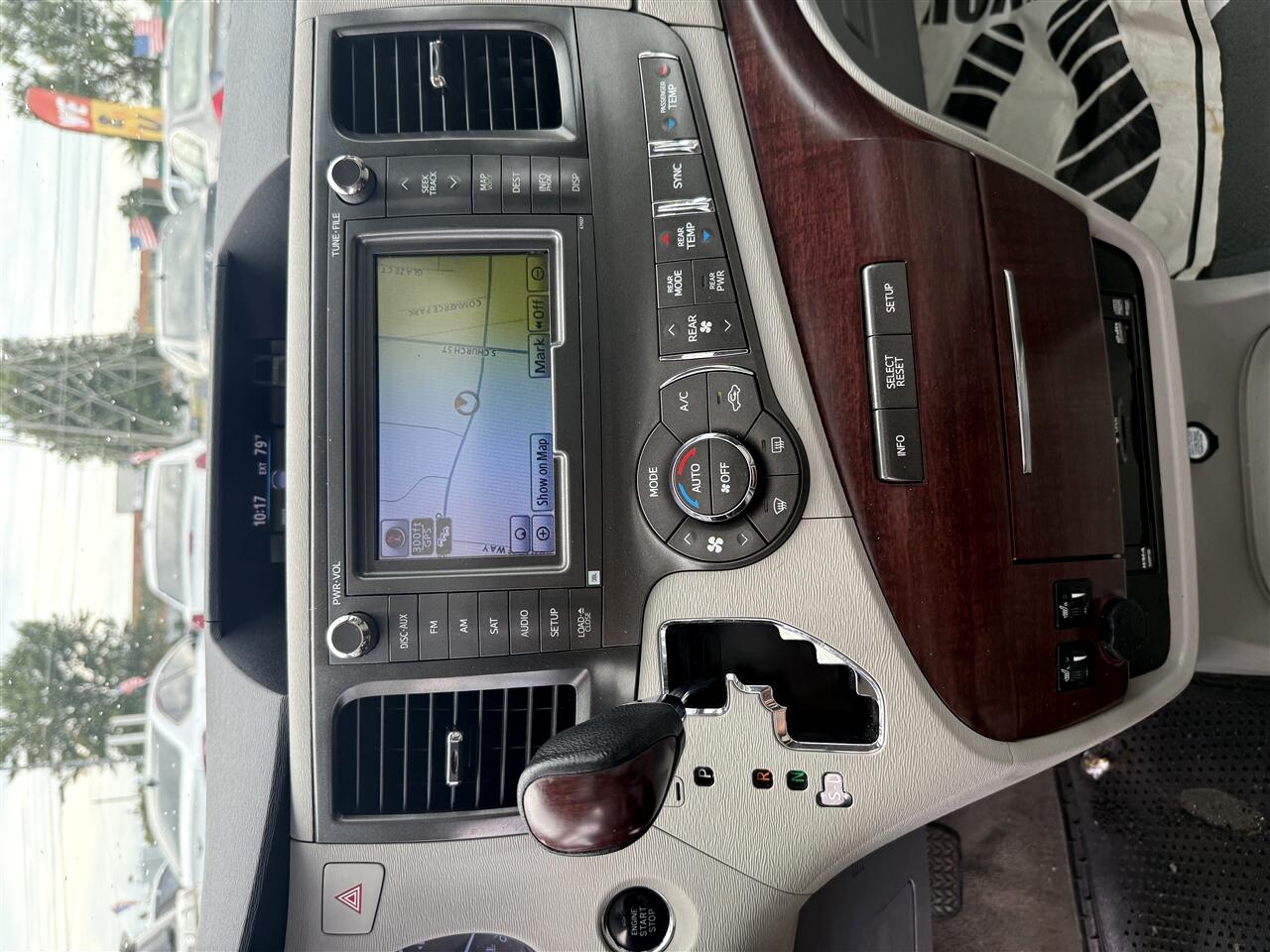 Toyota Sienna XLE 8-Pass V6 2011 Toyota Sienna XLE 8-Pass V6 2011