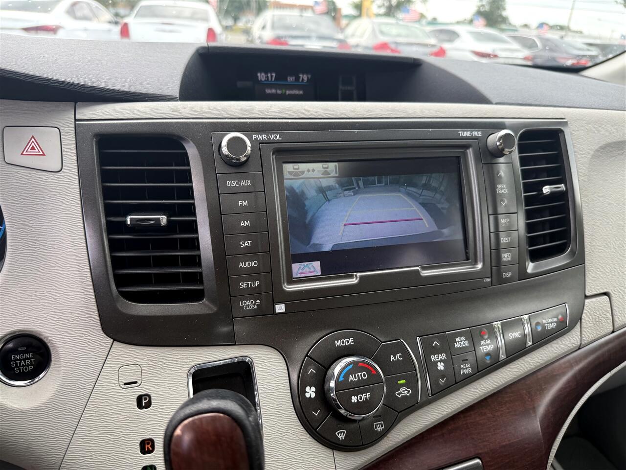 Toyota Sienna XLE 8-Pass V6 2011 Toyota Sienna XLE 8-Pass V6 2011