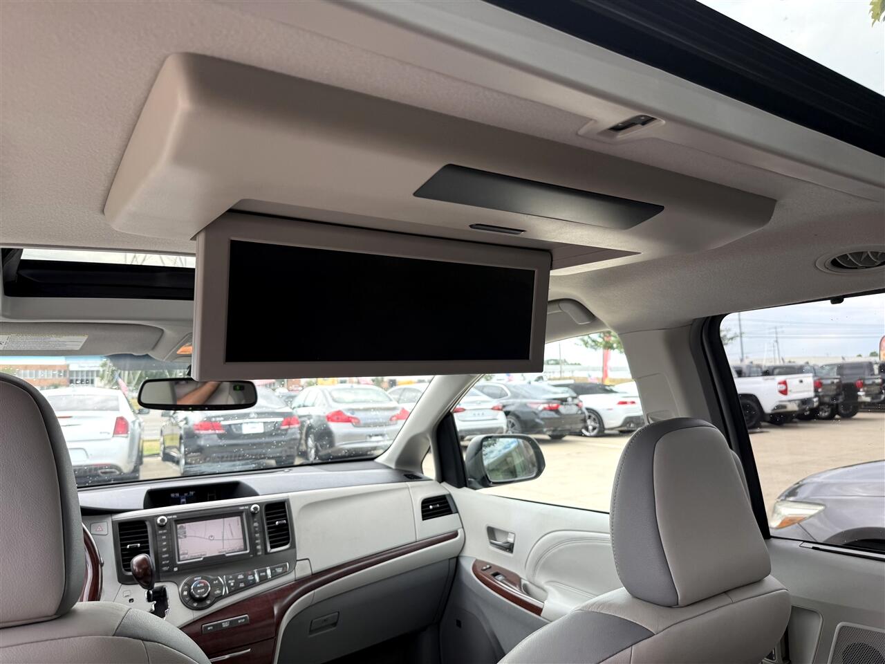 Toyota Sienna XLE 8-Pass V6 2011 Toyota Sienna XLE 8-Pass V6 2011