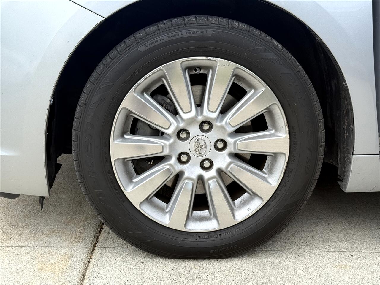 Toyota Sienna XLE 8-Pass V6 2011 Toyota Sienna XLE 8-Pass V6 2011