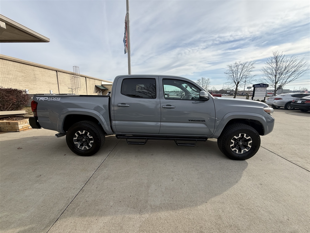 Toyota Tacoma SR5 Double Cab Long Bed V6 6AT 4WD 2017