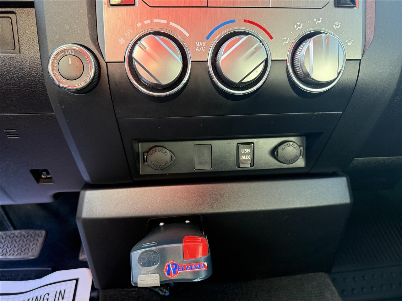 Toyota Tundra SR5 4.6L V8 Double Cab 4WD 2016