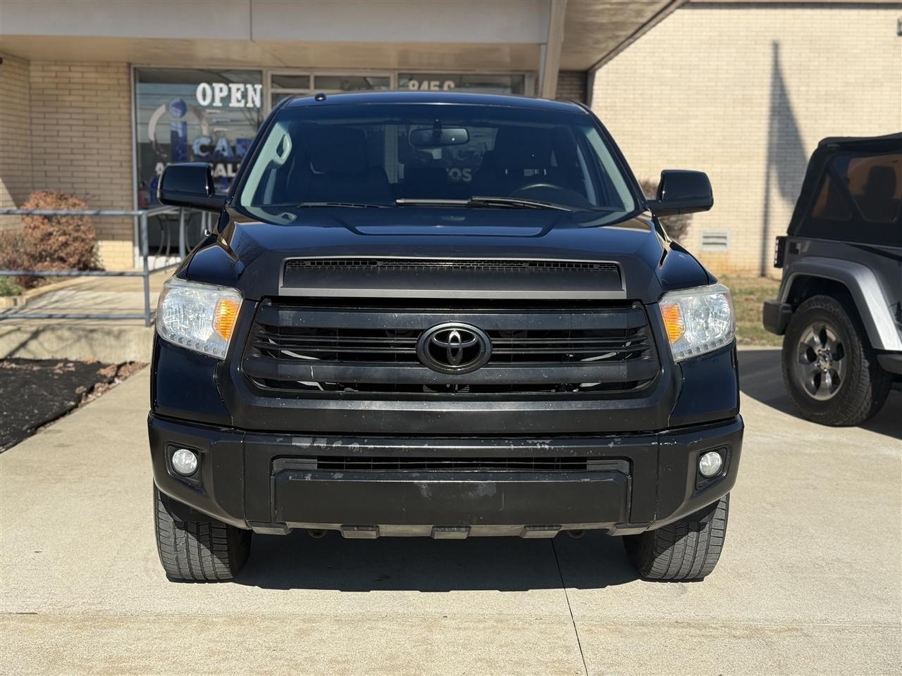 Toyota Tundra SR5 4.6L V8 CrewMax 2WD 2016