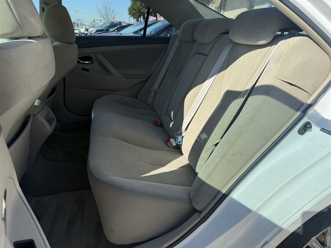 Toyota Camry LE 5-Spd AT 2009