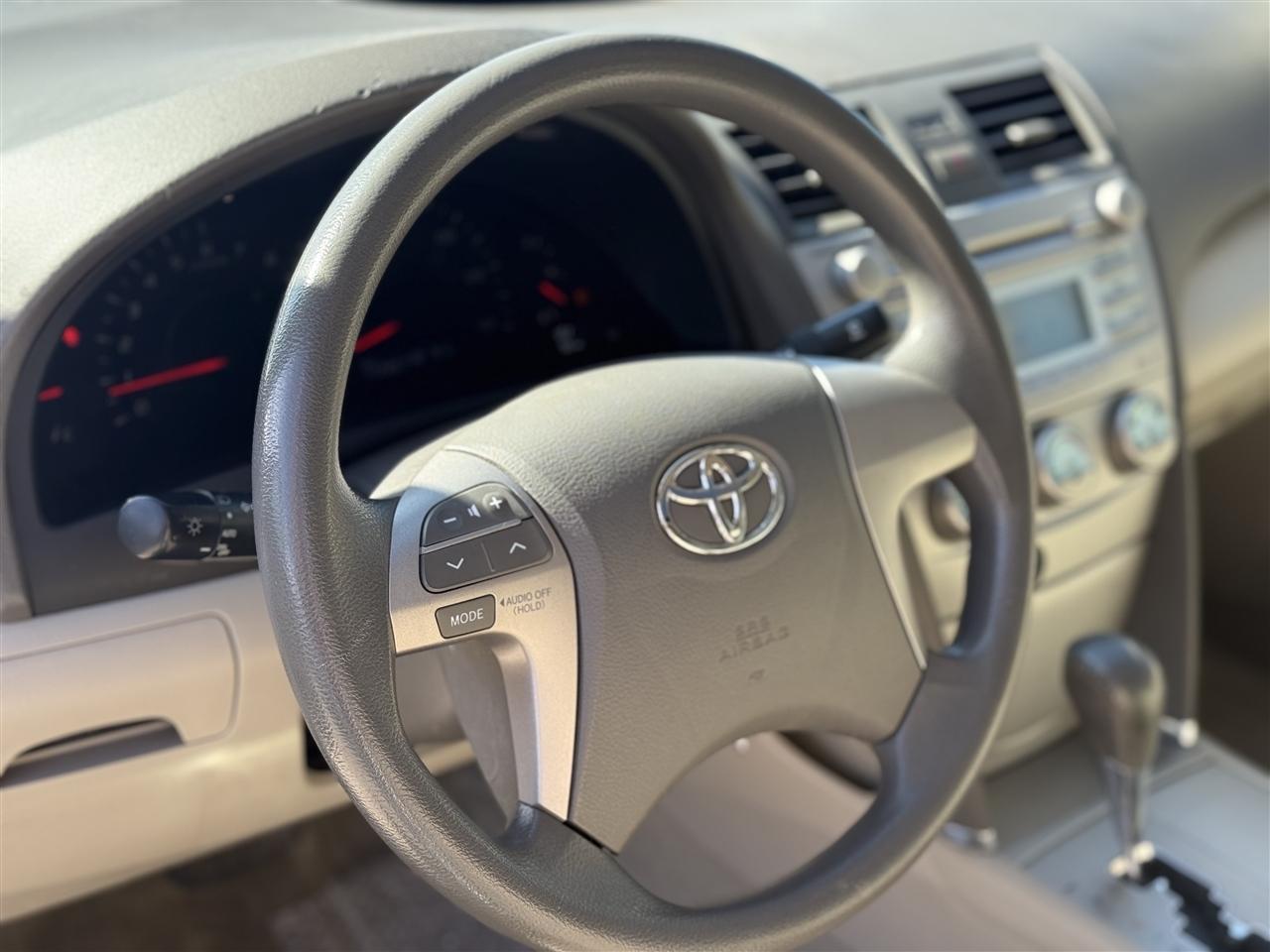 Toyota Camry LE 5-Spd AT 2009