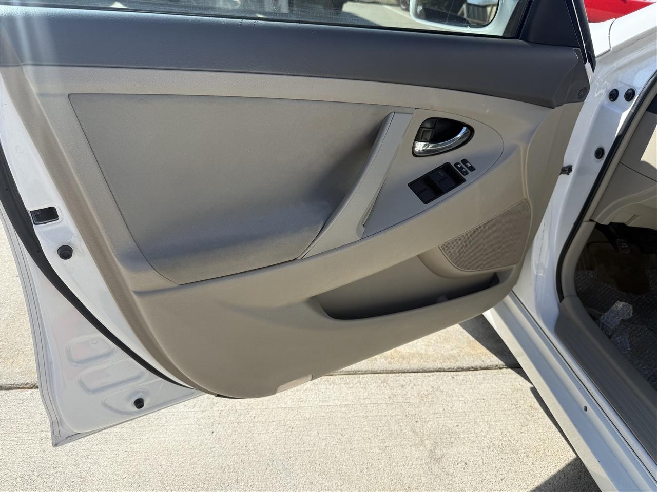 Toyota Camry LE 5-Spd AT 2009