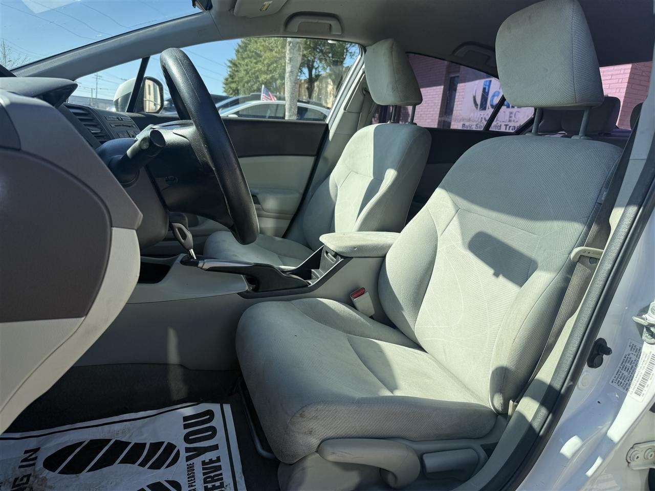 Honda Civic LX Sedan 5-Speed AT 2012