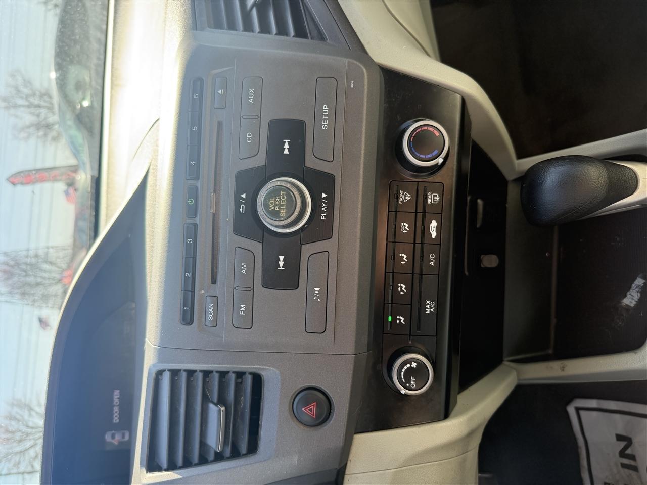 Honda Civic LX Sedan 5-Speed AT 2012