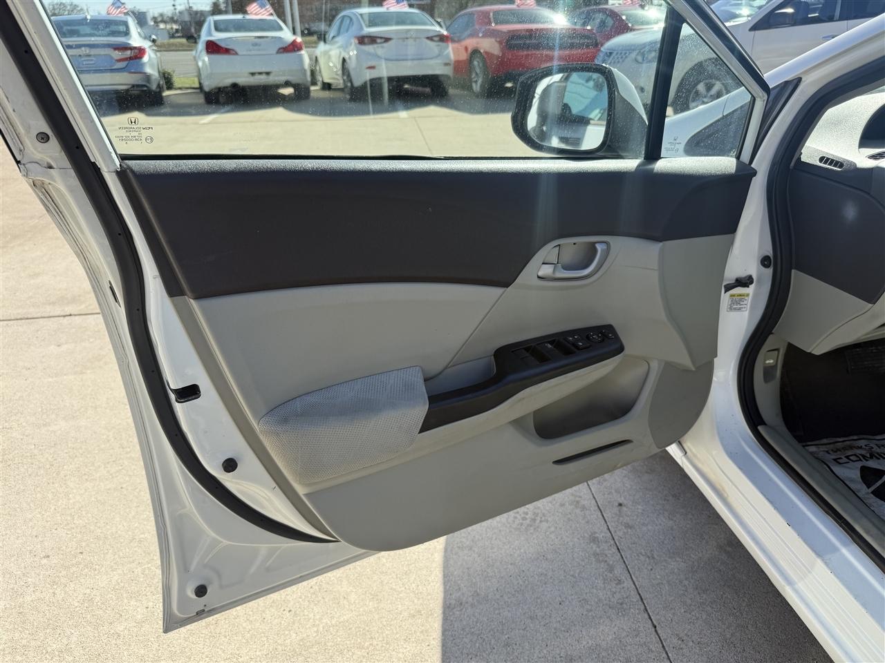 Honda Civic LX Sedan 5-Speed AT 2012