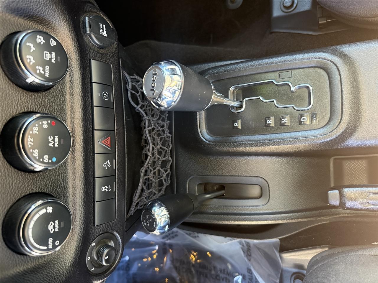 Jeep Wrangler Unlimited Sahara 4WD 2017