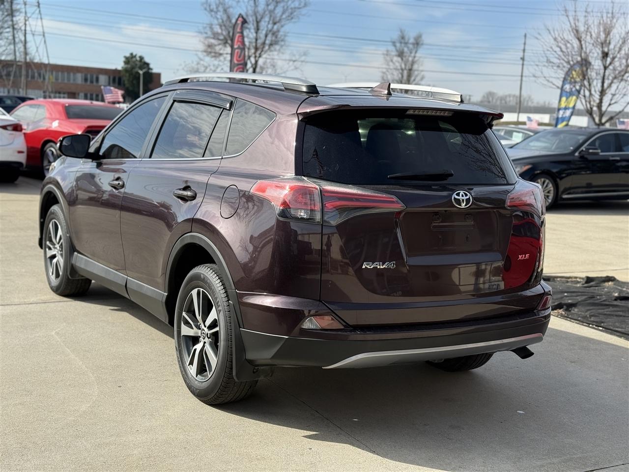 Toyota RAV4 XLE FWD 2017